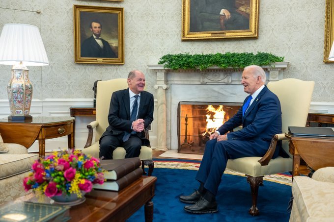 Biden s-a întâlnit cu Olaf Scholz şi acuză Congresul de "neglijenţă" faţă de Ucraina