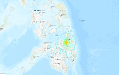 Un cutremur puternic de suprafaţă a lovit insula Mindanao din Filipine, împiedicând căutarea a zeci de persoane prinse de o alunecare de teren soldată deja cu 28 de morţi