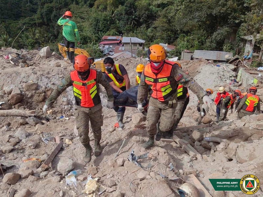 Bilaţul morţilor în urma alunecării de teren din Filipine creşte la 35