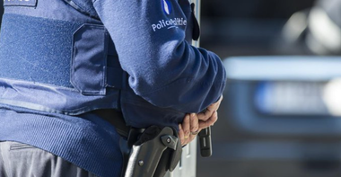 Două persoane rănite grav într-un atac armat la Bruxelles. Doi suspecţi, fugari, căutaţi de poliţie