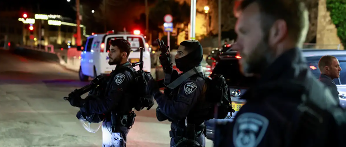Doi palestinieni, ucişi prin împuşcare la Ierusalimul de Est şi în Cisiordania ocupată, în urma a două tentative de atac cu cuţitul. Poliţia răneşte un trecător omorând atacatorul