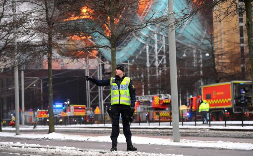 Un incendiu important devastează parcul de distracţii Liseberg, cel mai mare din Suedia. Imobile din jur, evacuate