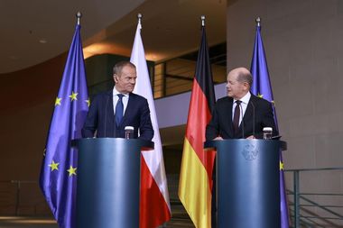 "Toţi pentru unul": Franţa, Germania şi Polonia vor strânge legăturile în domeniul apărării
