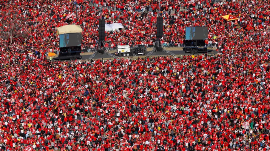 UPDATE-Un mort şi nouă răniţi la parada victoriei Chiefs în Super Bowl, la Kansas City. Două persoane înarmate, arestate