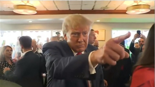 Bloomberg: Trump se gândeşte să facă presiuni asupra lui Zelenski ca să facă pace cu Putin, dacă va fi ales