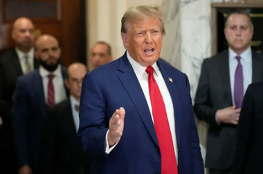 Trump cere o abandonare a urmării penale în Georgia, unde este acuzat de tentativă de răsturnare a rezultatului alegerilor din 2020. El o acuză pe Fani Willis, procurorul de caz, de abateri profesionale legate de o relaţie intimă