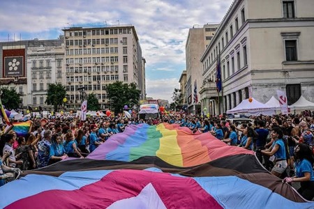 UPDATE - Grecia, prima ţară majoritar ortodoxă care legalizează căsătoria între persoane de acelaşi sex / Bănescu: Nu comunitatea creştină a acestei ţări a votat şi legalizat nefirescul