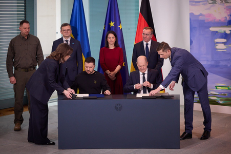 Scholz şi Zelenski semnează un acord de securitate ”istoric”. Germania acordă Ucrainei un ajutor militar suplimentar imediat în valoare de 1,1 miliarde de euro