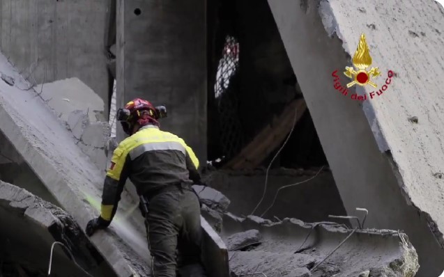 Trei muncitori români au fost răniţi pe un şantier de construcţii din Italia într-un accident care s-a soldat cu cinci morţi