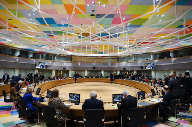 Uniunea Europeană înfiinţează Operaţiunea Militară Navală Aspides, de apărare a traficului maritim la Marea Roşie de huthi, anunţă Ursula von der Leyen. Misiune de un an, condusă de Grecia şi Italia
