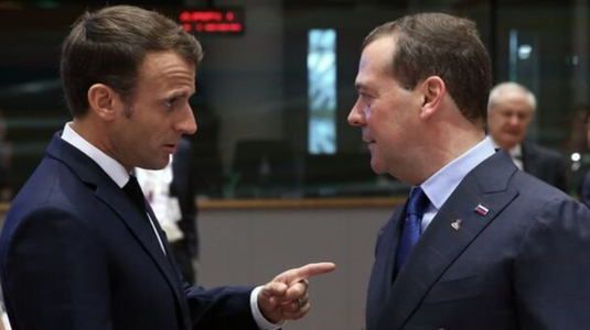 Medvedev răspândeşte un zvon despre Macron şi irită Palatul Élysée