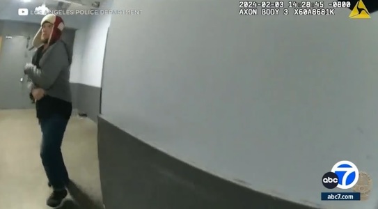 O filmare arată cum poliţia din Los Angeles ucide un bărbat care avea o furculiţă din plastic - VIDEO