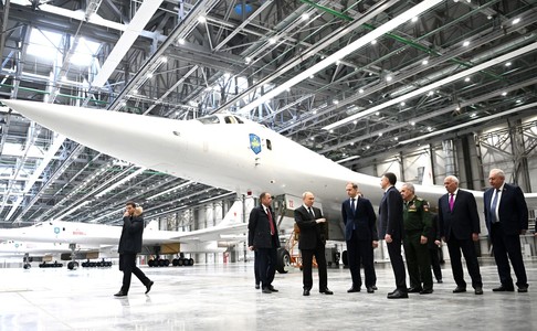 Putin a zburat la bordul unui bombardier nuclear modernizat, trimiţând un semnal Occidentului