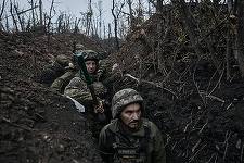 DOI ANI DE RĂZBOI ÎN UCRAINA. Armata Kievului este depăşită numeric, are arme insuficiente şi oameni epuizaţi, dar încă motivaţi să lupte