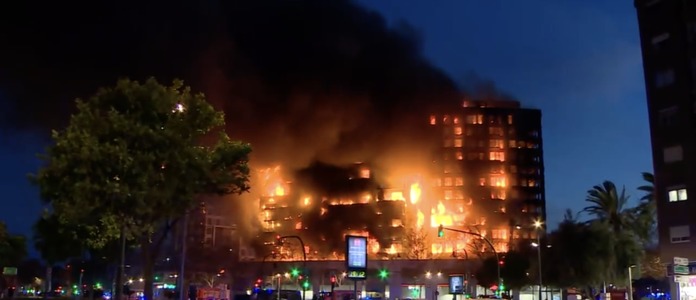 Incendiul de la Valencia – Cel puţin patru morţi după ce focul a cuprins un bloc de locuinţe, în Spania