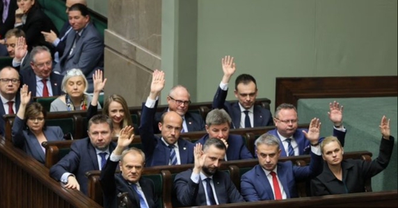 Dieta, Camera inferioară a Parlamentului polonez, liberalizează pilula de a doua zi începând de la vârsta de 15 ani, fără reţetă. Duda are rezerve