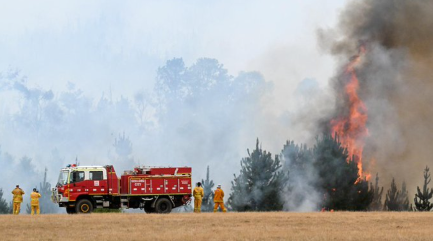 Mii de locuitori evacuaţi în 28 de comunităţi sudul Australiei, din calea unui incendiu de vegetaţie în statul Victoria, în apropiere de Melbourne