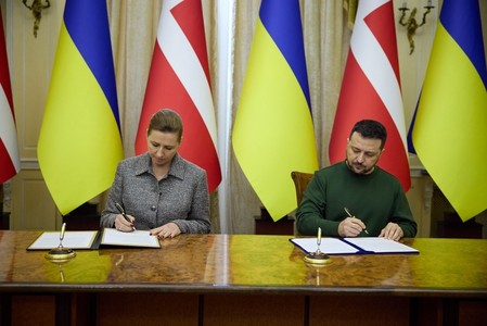 Danemarca devine a patra ţară care semnează cu Ucraina un acord pentru garanţii de securitate şi afirmă că Europa trebuie să se reînarmeze rapid