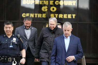 Fostul şef al National Rifle Association, Wayne LaPierre, găsit vinovat de corupţie într-un proces civil la New York. El a fost găsit vinovat de un juriu civil şi de proastă gestionare şi condamnat la plata unor despăgubiri de 4,3 milioane de dolari