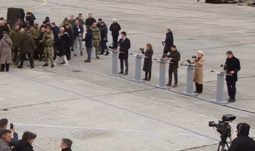 ”Vom învinge”, promite Zelenski la doi ani de la invazia rusă, pe aeroportul Gostomel, în prezenţa unor lideri din Occident veniţi la Kiev să-l susţină. ”Noi luptăm pentru asta. De 730 de zile, în viaţa noastră. Şi vom învinge, în cea mai bună zi a vieţii noastre”