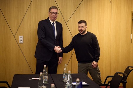 Zelenski i-a mulţumit liderului sârb pentru sprijin. La summitul din Albania a încercat să convingă liderii regionali să facă arme împreună