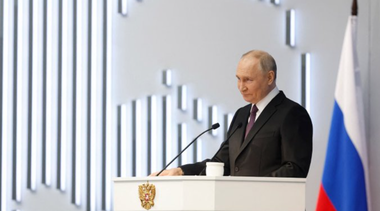 SUA condamnă drept ”iresponsabile” declaraţiile lui Putin cu privire la o ”ameninţare reală” a unui război nuclear în cazul unei escaladări a Războiului din Ucraina. ”Nu aşa vorbeşte un şef al unui stat dotat cu arma nucleară”