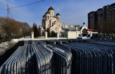 Echipa lui Navalnîi îndeamnă ruşii să participe masiv la funeraliile opozantului, la o biserică în cartierul Mariino, în sud-vestul Moscovei, în care acesta locuia cu familia. Înmormântarea urmează să aibă loc în cimitirul vecin, Borisovo