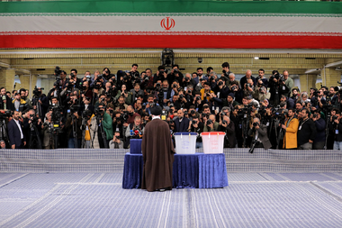 Conservatorii obţin o victorie în alegerile legislative din Iran, marcate de un absenteism-record în ultimii 45 de ani