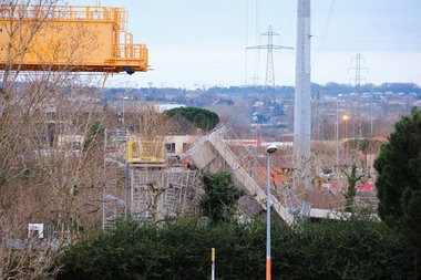 Un mort şi mai mulţi răniţi după ce o punte s-a prăbuşit pe şantierul metroului de la Toulouse