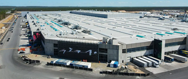 O grupare de extremă stânga, ”Vulkan Gruppe”, revendică o sabotare a Gigafactory a Tesla la Berlin. Producţia, oprită din cauza unei incendieri. Localităţi din zonă, fără curent