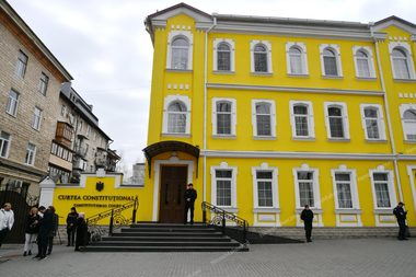 Victorie a Găgăuziei la Curtea Constituţională în legătură cu restituirea TVA-ului. Guvernatoarea Evghenia Guţul jubilează, partidul de guvernare de la Chişinău se pregăteşte să intervină cu o nouă lege