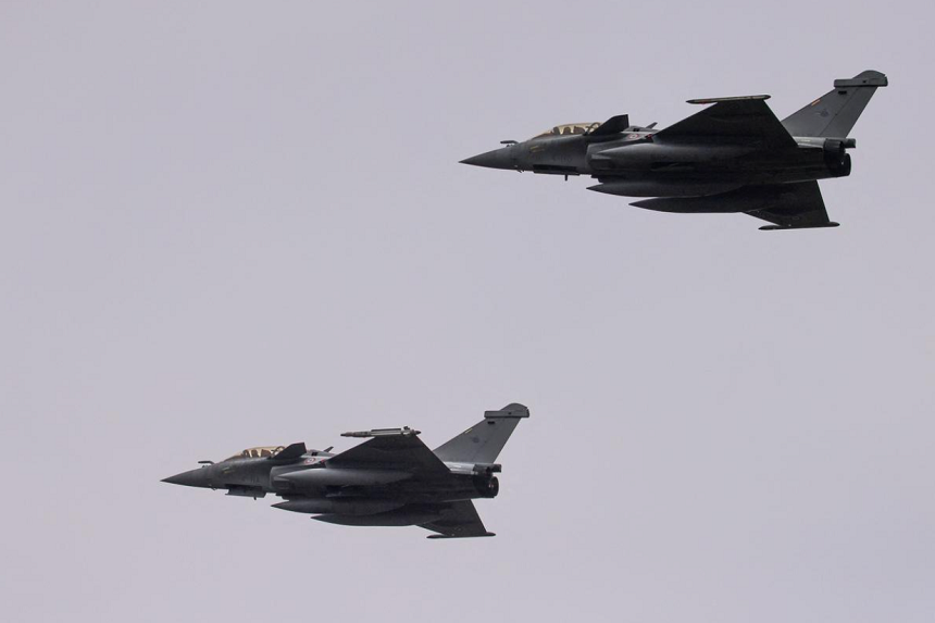 Rusia susţine că a interceptat trei avioane militare franceze deasupra Mării Negre