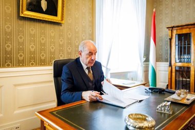 Noul preşedinte al Ungariei, Tamas Sulyok, a luat prima decizie a mandatului său: A promulgat legea pentru aderarea Suediei la NATO