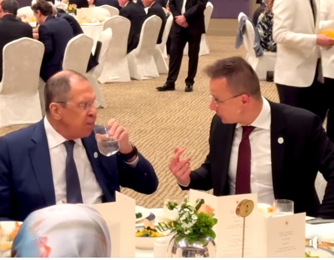 Ministrul de externe al Ungariei Peter Szijjártó explică de ce a luat cina cu omologul său rus - VIDEO