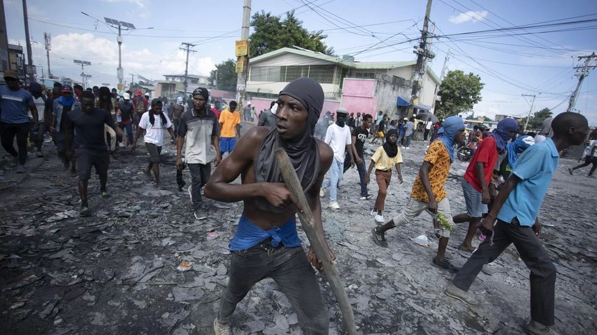 Situaţie neclară încă în Haiti - Întoarcerea premierului, incertă, în timp ce conflictul dintre bande se agravează / ONU estimează că anul trecut bandele au ucis aproape 5.000 de persoane şi au răpit aproape 2.500 de persoane