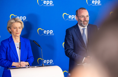 PPE pledează, la Congresul de la Bucureşti, în favoarea unui transfer al azilanţilor în ”ţări terţe sigure” în care să primească azil. Preia astfel un punct al programului CDU al lui von der Leyen. R.Moldova, Georgia, Rwanda, între ”ţările terţe sigure”