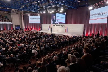 Partidul cancelarului austriac Karl Nehammer nu vrea să accepte programul electoral al PPE, pentru că nu este de acord cu intrarea României în Schengen şi cu energia nucleară