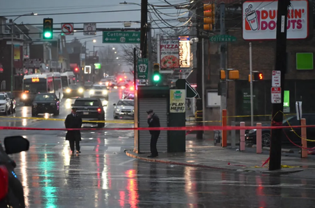Opt liceeni răniţi într-o staţie de autobuz, la Philadelphia, într-un schimb de focuri în apropiere de Northeast High School, al patrulea atac armat în câteva zile în oraş. Un adolescent împuşcat de 16 ori, în stare critică. Autorii tirurilor, neatinşi