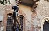 Ghinionistă, din prea multă dragoste: Statuia Julietei lui Shakespeare din Verona a fost deteriorată de „mângâierile” turiştilor. I-a apărut o gaură pe sânul drept - VIDEO