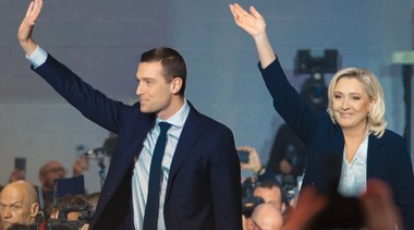 POLITICO: Mai poate ceva să oprească ascensiunea liderului francez de extremă dreapta Jordan Bardella? La 28 de ani, a depăşit-o deja în popularitate pe Marine Le Pen, mentorul său