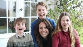 BBC: Retragerea fotografiei cu prinţesa Kate şi copiii reaprinde zvonurile în loc să stingă curiozitatea publicului