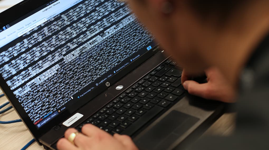 Atacuri informatice de o ”intensitate fără precedent” vizează servicii de stat în Franţa, anunţă Guvernul