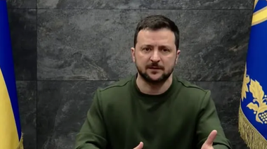 UPDATE-Înaintarea Rusiei în estul Ucrainei a fost ”oprită”, anunţă Zelenski într-un interviu BFMTV-Le Monde. ”Peste 1.000 de kilometri” de linii defensive. ”Atât timp cât Ucraina rezistă, armata franceză poate rămâne în Franţa”. ”Copiii voştri nu vor muri în Ucraina”