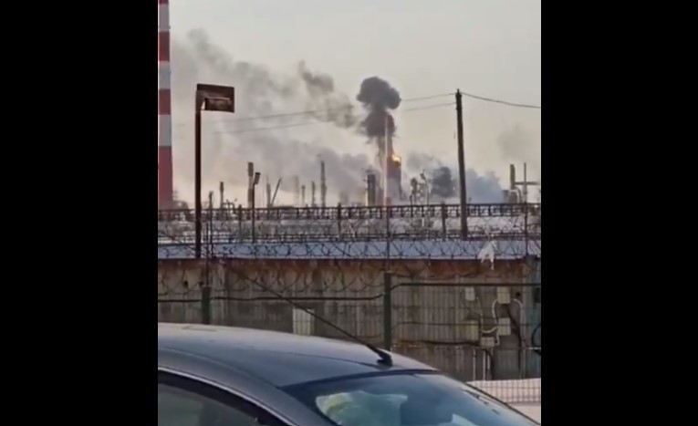 Nou atac masiv cu drone ucrainene asupra regiunilor ruseşti. Cea mai mare rafinărie Rosneft a fost avariată, preţul petrolului începe să crească pe burse - VIDEO