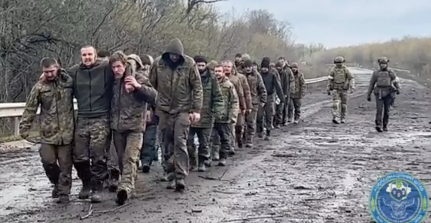 Un fost prizonier ucrainean de război acuză Rusia şi Cecenia de un trafic de prizonieri de război. Groznîi cumpără prizonieri ucraineni de la armata rusă pentru a-i elibera în schimbul unor prizonieri ceceni. Kadîrov neagă o ”piaţă neagră”