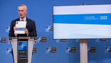 Ţările NATO nu oferă "suficiente" muniţii Ucrainei, avertizează secretarul general al NATO Jens Stoltenberg prezentând raportul anual de activitate