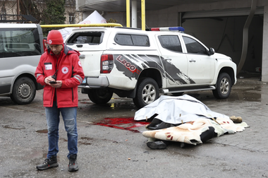 Cel puţin 14 morţi şi 46 de răniţi la Odesa, într-un ”double tap” cu rachete. Un paramedic şi un salvator ucişi de a doua rachetă. Zi de doliu sâmbătă. Un mort şi doi răniţi în Belgorod. Doi morţi şi trei răniţi în Viniţia. 