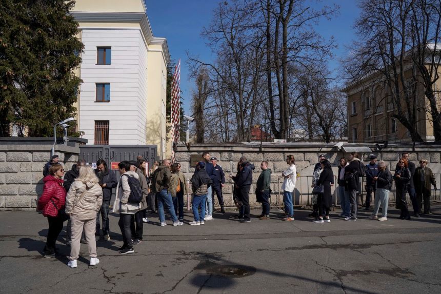 UPDATE - Rusia  - Ultima zi a scrutinului prezidenţial, cu acuzaţii de sabotaj la adresa Kievului / Oamenii, aşteptaţi la acţiunea ”Prânz împotriva lui Putin”, susţinută de văduva lui Navalnîi / Creştere uşoară a numărului de alegători, mai ales tineri
