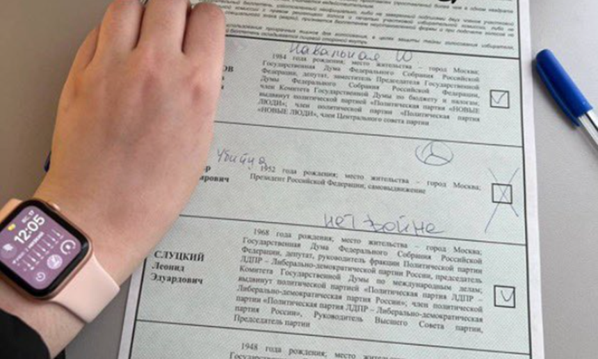 Kremlinul consideră, după realegerea lui Putin, că Iulia Navalnaia ”şi-a pierdut rădăcinile” ruse şi a pierdut ”pulsul” ruşilor. ”Bineînţeles că am scris numele «Navalnîi»” pe buletinul de vot, la Berlin