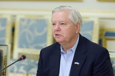 Senatorul republican Lindsay Graham, aflat în Ucraina, spune că ajutorul pentru Kiev depinde de condiţii şi de probleme interne. El propune să fie acordat sub formă de împrumut